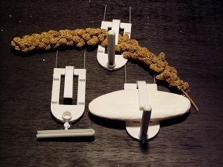 SUPPORT WITH PERCH FOR CUTTLE BONE